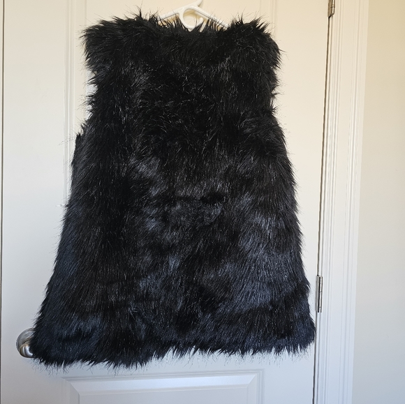 Black Faux Fur Vest - Picture 2 of 4